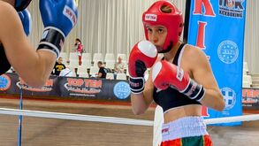 Europeu WAKO: Sofia Oliveira cai nas 'meias' em combate polémico