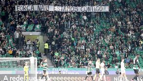 Sporting paga quase 14 mil euros em multas devido a pirotecnia e faixas de apoio a Nuno Santos e Nani