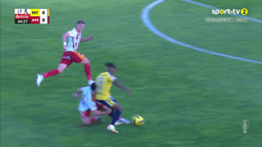 Arrepiante: Kiki Afonso perdeu os sentidos após choque com jogador do Estoril