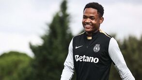 Geny de volta à asa direita em Braga