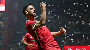 Dia de aniversário com golo... e bolo: Paulinho continua em grande no México