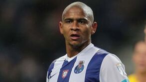Walter arrepende-se de ter deixado o FC Porto e atira: «Os portugueses são vingativos»