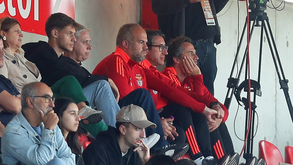 Equipa técnica de Bruno Lage esteve no Seixal a assistir ao jogo do Benfica B