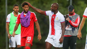 Benfica B-Alverca com sabor especial para a família Varela: pai e filho defrontam-se no Seixal