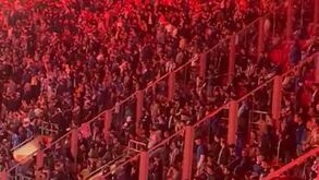 Adeptos do FC Porto na Luz mostraram lenços brancos à equipa após o apito final