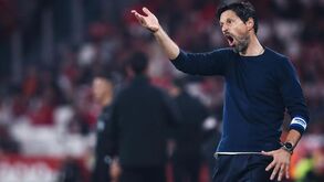Adeptos do FC Porto fazem espera no Olival e folgas canceladas após a goleada