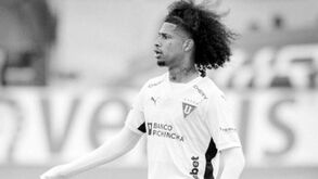 Jovem futebolista equatoriano morre um mês depois de sofrer violento acidente de viação