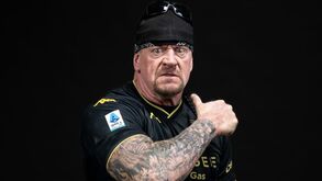 Terceiro equipamento do Génova apresentado por... Undertaker