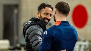 Distribuiu abraços e sorrisos: as primeiras imagens de Amorim com o plantel do Manchester United