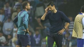 Defesa do FC Porto cai nos grandes combates