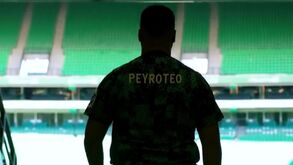 Há um novo Peyroteo em Alvalade... mas o jogo é outro