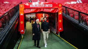 Novas imagens de Ruben Amorim no Manchester United: treinador conhece os cantos à casa