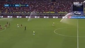 Brasil empata na Venezuela: jogador do Casa Pia foi herói em jogo com final quente... e molhado