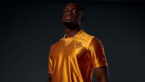 70 anos de um momento marcante: Wolverhampton lança camisola especial em tons dourados
