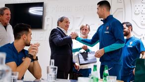 Jogadores da Seleção ofereceram prenda ao presidente Fernando Gomes