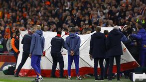 Ádám Szalai caiu inanimado no banco durante o Holanda-Hungria: «Está consciente e estável»