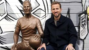 Harry Kane homenageado em Londres: as imagens da estátua que está a gerar burburinho nas redes sociais