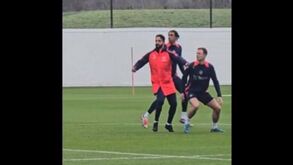 De Shaw a central ao duelo com Evans: como os adeptos do United viram o 1.º treino de Amorim