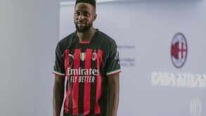 O estranho caso de Divock Origi: Não joga, não treina e continua no Milan