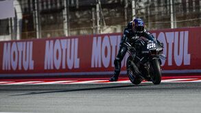 Miguel Oliveira em 17.º nos testes de Barcelona na estreia com a Yamaha