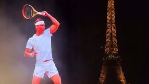 Nike surpreende parisienses com homenagem impressionante a Rafael Nadal junto à Torre Eiffel