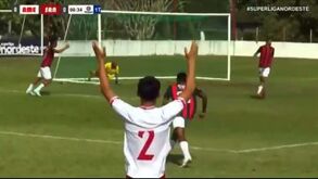 Mas como é possível? Equipa brasileira marca autogolo... sem adversário tocar na bola