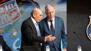 Controlo dos cartões de sócio feito à entrada e no momento de votar