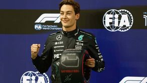 George Russell garante a pole position e a Mercedes continua a dar cartas em Las Vegas
