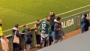 Bebé foi insultado durante jogo e acabou a discutir com adepto