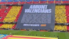 A arrepiante homenagem às vítimas do temporal no primeiro jogo do Valencia em casa depois da catástrofe