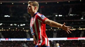 Atlético Madrid vence Alavés após reviravolta e sobe ao segundo lugar da La Liga