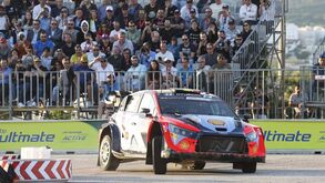 Thierry Neuville sagra-se campeão do mundo de ralis pela primeira vez
