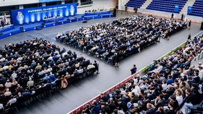Villas-Boas estreou-se em Assembleia Geral com sessão quentinha