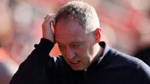 Oficial: Steve Cooper deixa comando técnico do Leicester