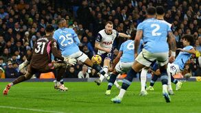 Kulusevski revela segredo do Tottenham na goleada ao Man. City: «Permitiu-nos descansar...»