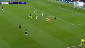A saída disparatada de Ederson que tirou a vitória ao Man. City frente ao Feyenoord