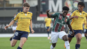 A crónica do E. Amadora-Estoril, 3-2: Simão mete Estrela a brilhar no topo