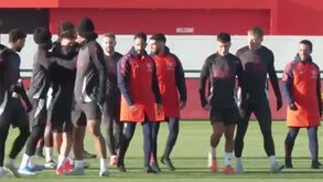 Gargalhadas e brincadeiras: as imagens de Amorim a treinar o Manchester United antes do jogo com o Bodo/Glimt