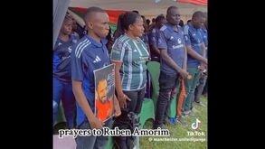 Loucura chegou ao... Uganda: Adeptos africanos rezam por Ruben Amorim