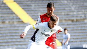 Famalicão vence e lidera