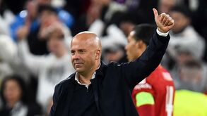 Arne Slot não tem dúvidas: «Guardiola arranjará uma solução»