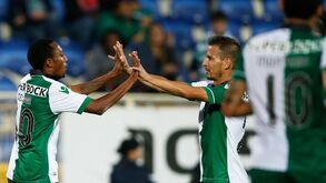 João Pereira celebra um dos golos com Gelson Martins