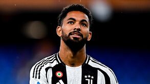 Foi rápido: Douglas Luiz pode voltar a Inglaterra após 6 meses de Juventus