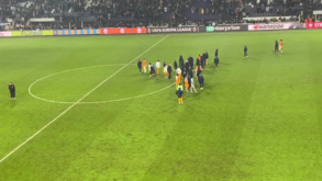 Lenços brancos e muita contestação ao FC Porto na Bélgica