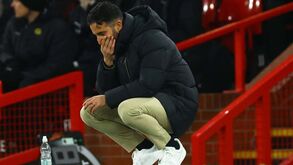 «Amorim não tem jogadores para jogar em 3x4x3 no Manchester United»