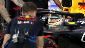 Verstappen regressa às 'pole position' cinco meses depois: holandês sai da frente no Qatar