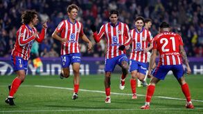 At. Madrid goleia Valladolid e aproxima-se do líder Barcelona