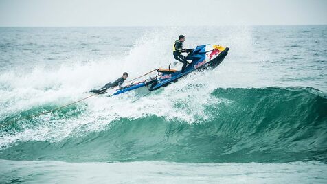 Campeões mundiais e olímpicos em campo de treinos nas ondas gigantes da Nazaré 