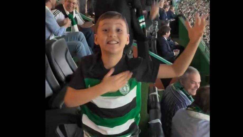 Foi um momento de alegria para o pequeno André nas bancadas 