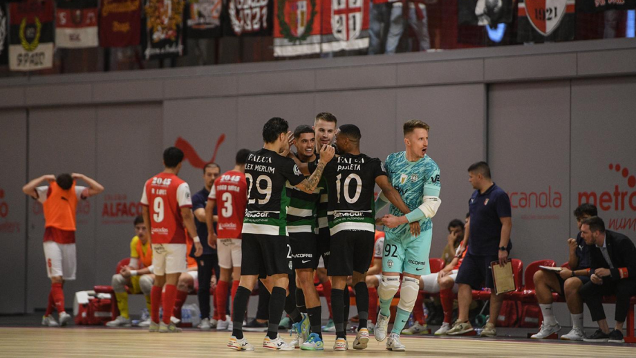 Sporting goleia Sp. Braga/AAUM e 'cola-se' ao Benfica no topo da Liga Placard de futsal